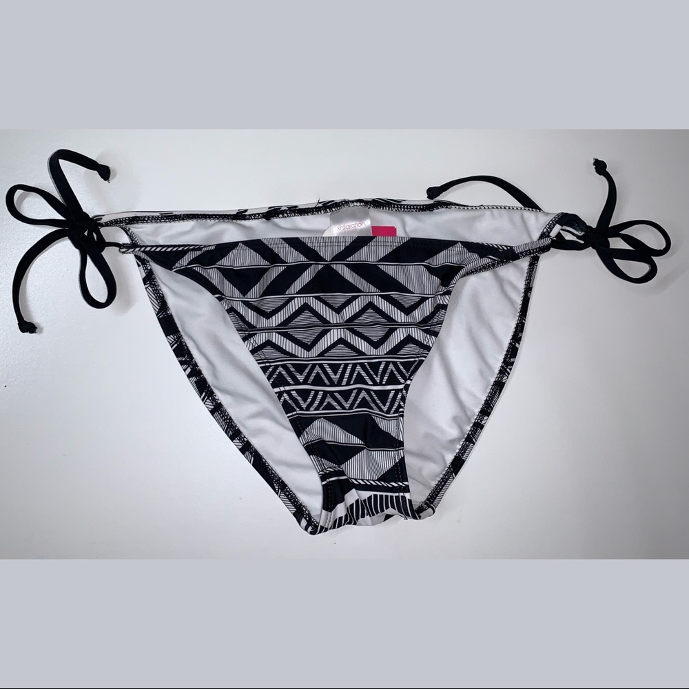 Large Xhilaration Swim Bottoms